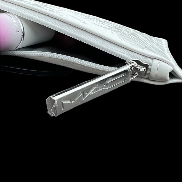 MAC HOLIDAY 2023 LE Cosmetics Bag - Picture 9 of 10